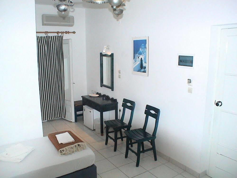 Asimina Hotel Firá
